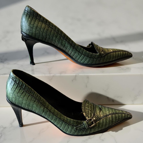 Miu Miu Green Embossed Pointed Toe Leather Pumps - Picture 6 of 13